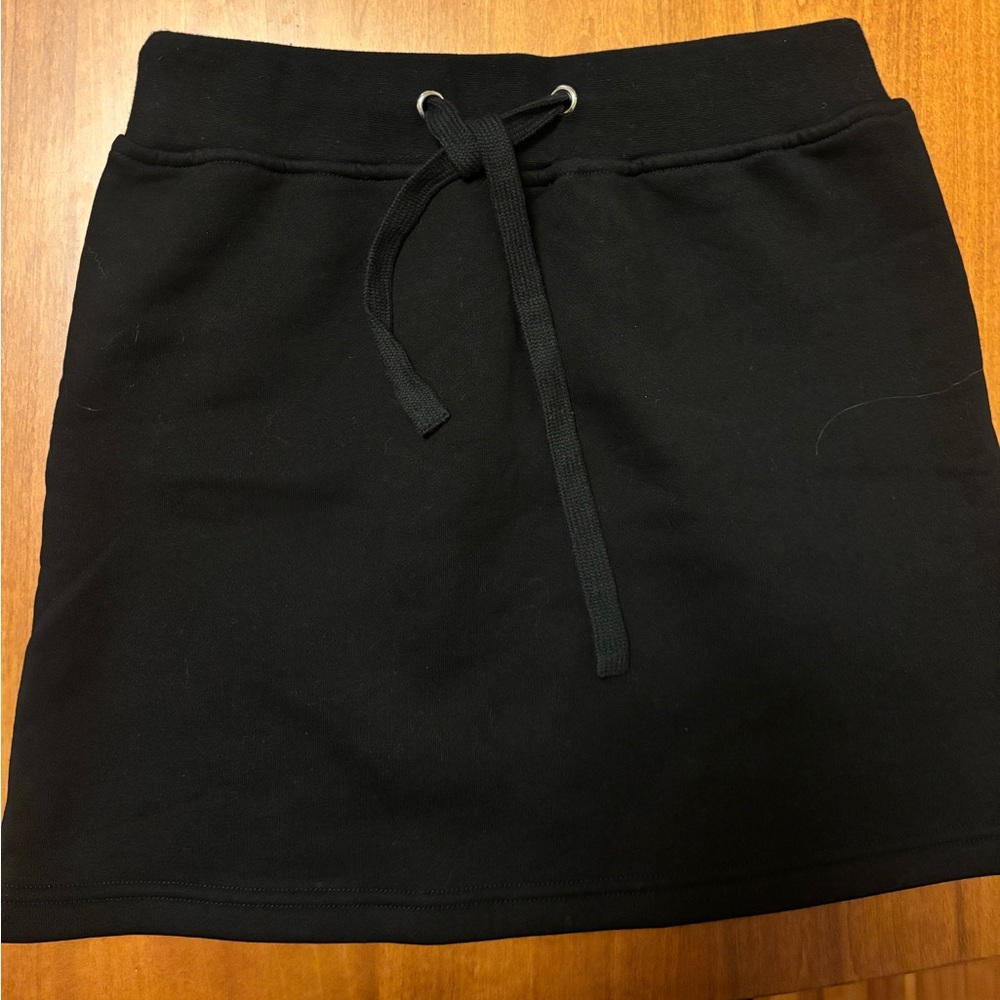 Black cloth drawstring skirt